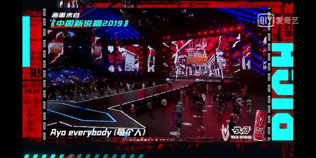 出圈|原创《中国新说唱》开播,率先出圈的是rapper们的穿搭和身上的膏药