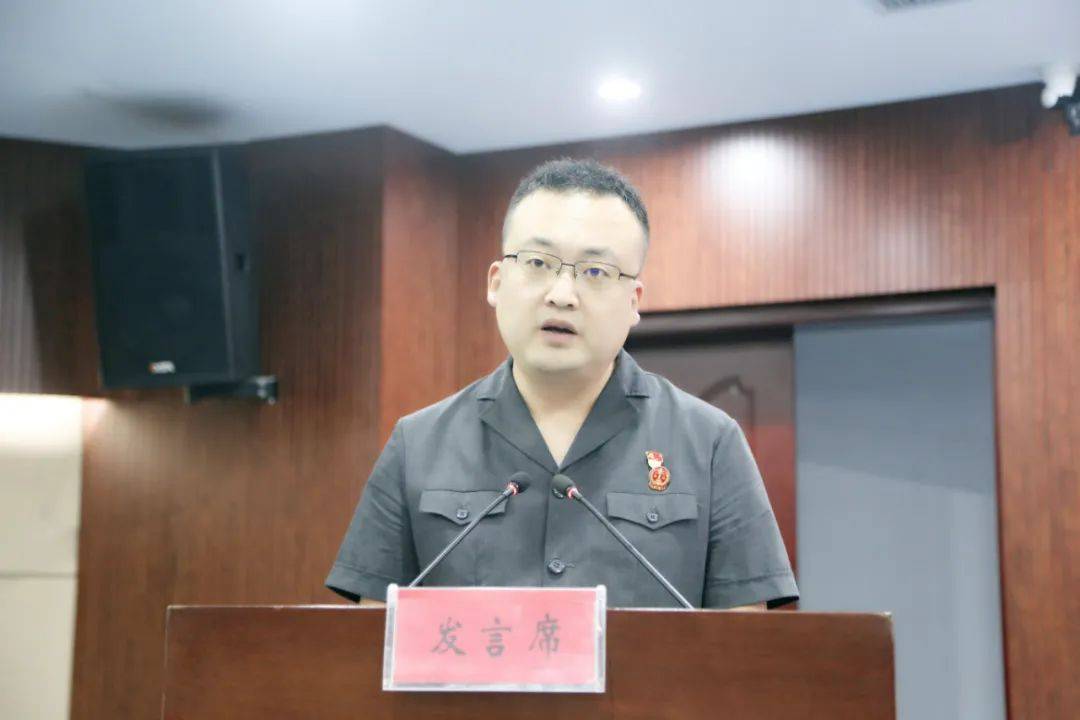 洪洞县人民法院执行局局长杨青峰表态发言.