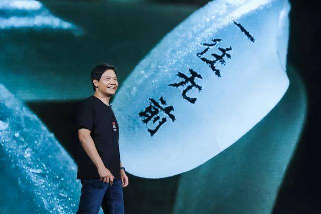 观点评论|年过四十，快要被平庸打败的雷军决定超越自尊和虚荣