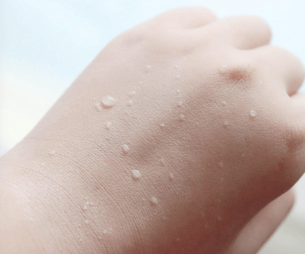 化妆|面对盛夏「融妆」考验，它才是你寻觅的命定轻透粉底