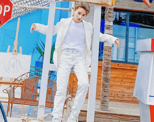 西装|女明星穿纯白西装,赵粤变潇洒美男子,看到热巴:私人订制!