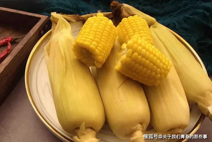 流失|直接用清水煮就错了！多放2种料，玉米软糯香甜，更好吃煮玉米