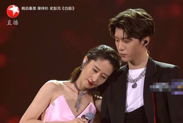 东方卫视晚会曝光真实的明星：毛晓彤苹果肌肿
