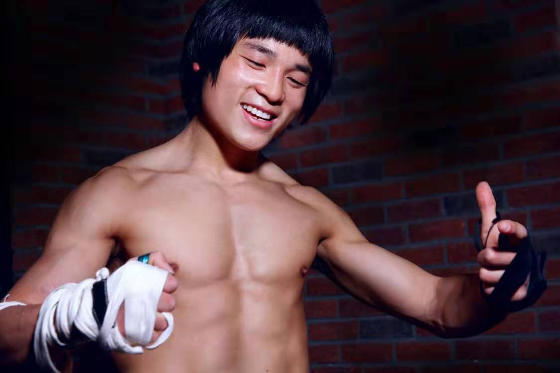 飞龙|原创现代李小龙喊话马化腾：好多人看不到我朋友圈，因为我流量太高了