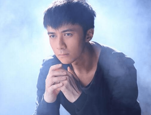 原创48岁古巨基庆生发文，句句不离夸赞儿子，却未提52岁高龄产妇妻子