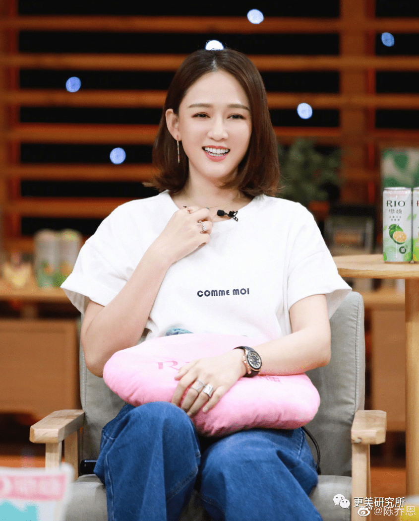 fa|金莎的脸肿成了黄圣依1.5倍，这是又do了？