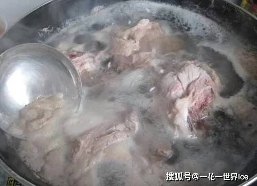 排骨汤怎么炖又白又鲜 3be694c8df0749d1b65140b43ea0b837.jpeg