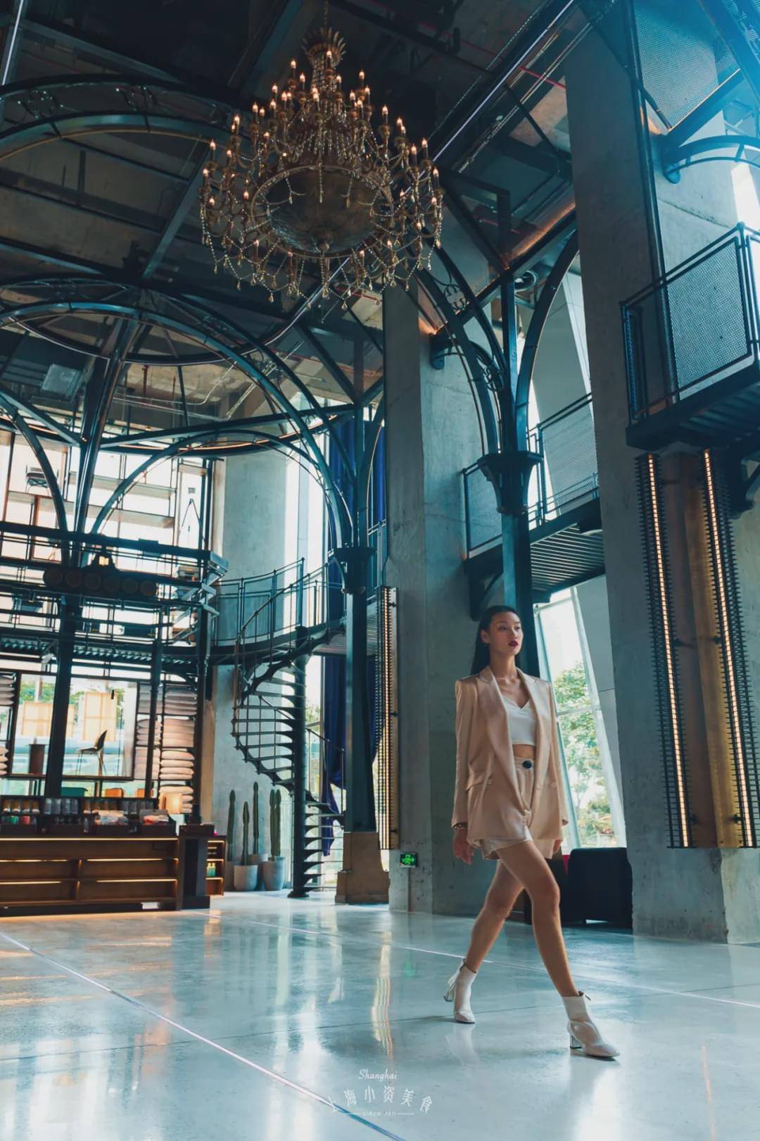 赛博|24H不打烊，赛博朋克复合咖啡空间太时髦！