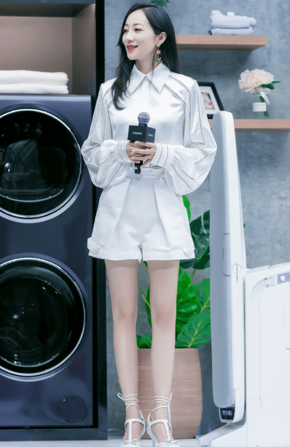 韩雪真|韩雪真的太任性了！“电话线”都能绑腿上，纤细的双腿太吸睛