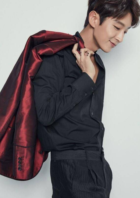 休闲|《恶之花》双面丈夫演技大爆发 38岁了还是那个花美男