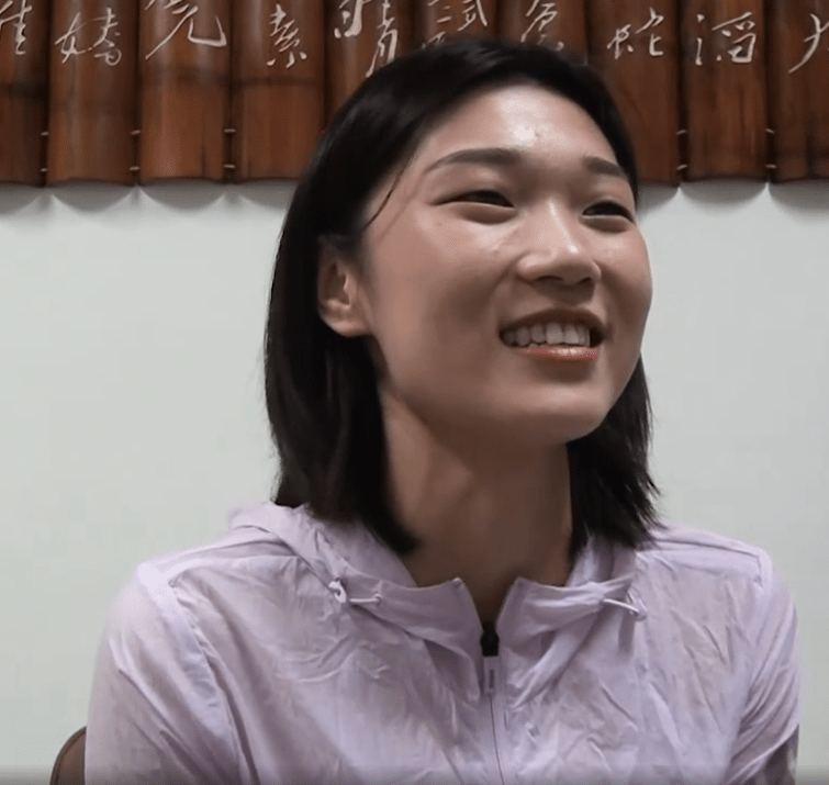 原创女排王梦洁久违亮相连线帅哥张秉龙坦言国家队体脂控制很严格