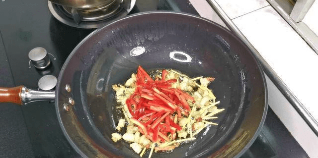 炒什么菜要放生姜 69dd238c42254c32b8e65b53c4093a30.png