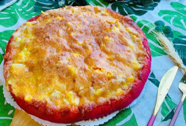 培根|好看又好吃创意满分!用火龙果榨汁做的玫红色披萨