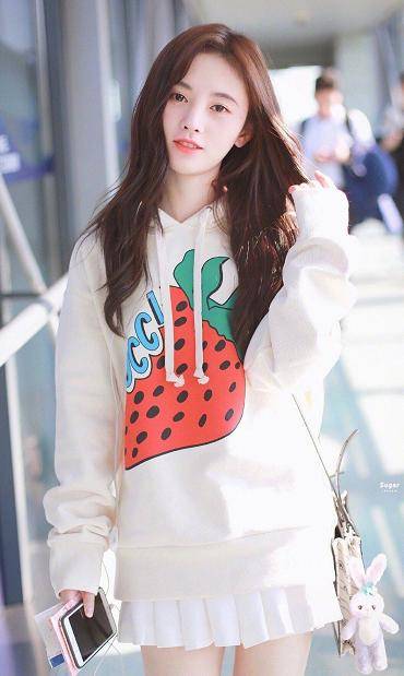 休闲|卫衣搭配什么下装好看？早秋多试试以下3款，舒适时髦又减龄