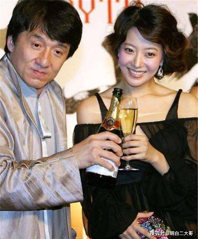《神话》电影15年后,66岁成龙遇上42岁金喜善又抱又亲