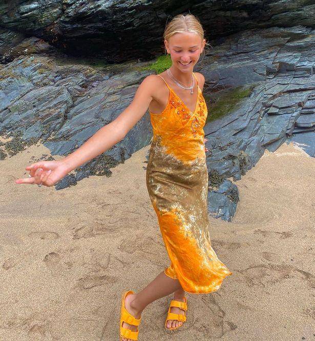 罗密欧|贝克汉姆二儿子和模特女友撒狗粮，只穿一条短裤，高调秀恩爱