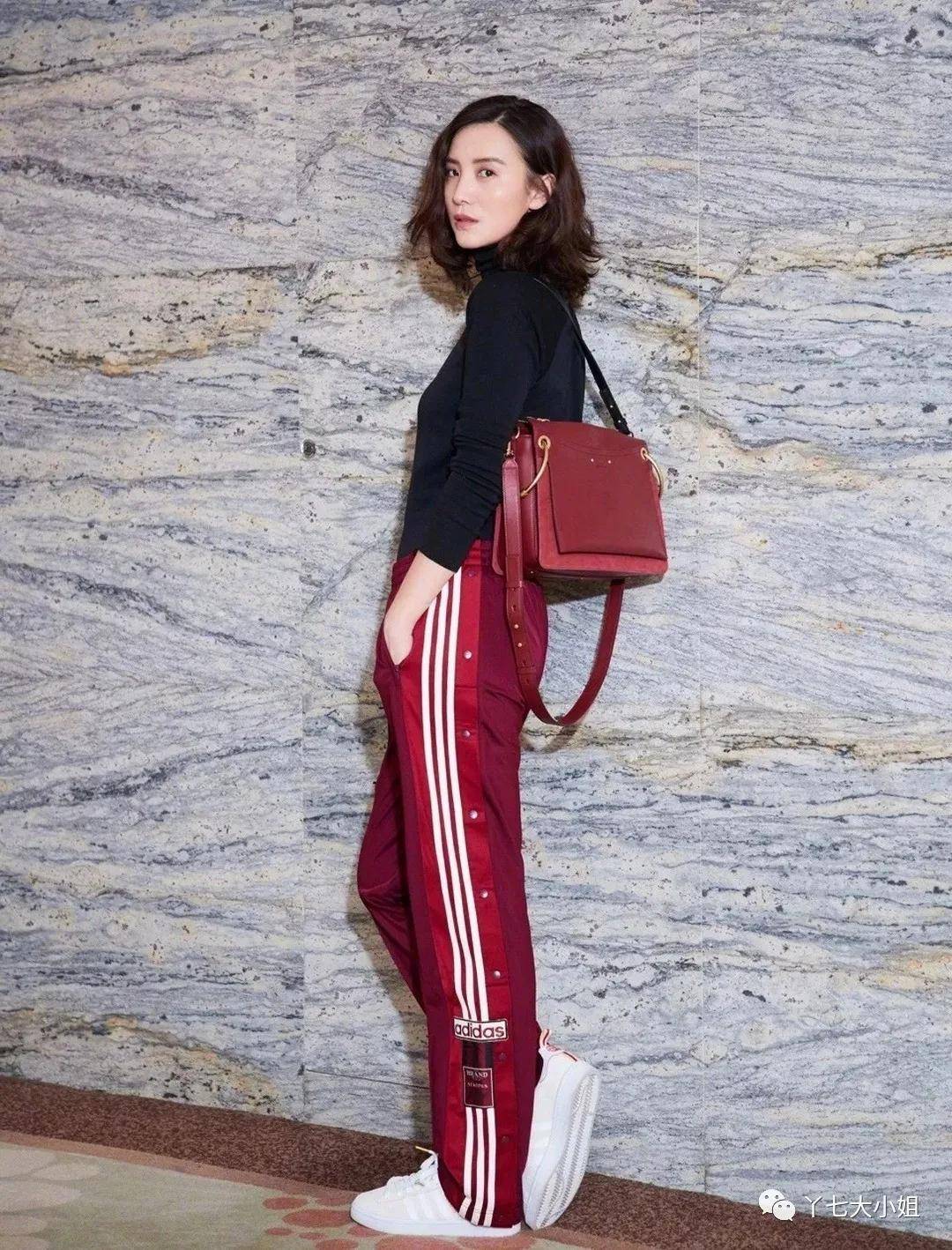 装饰|嫌衣服单调？加几颗小钮扣，眼睛都看直了~