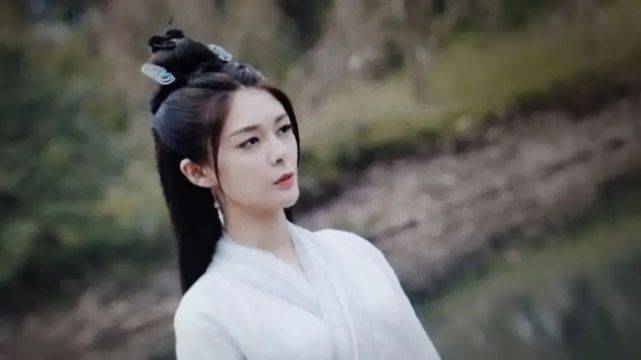 队友|原创刚出道，杨超越和队友就被质疑是“塑料姐妹花”？