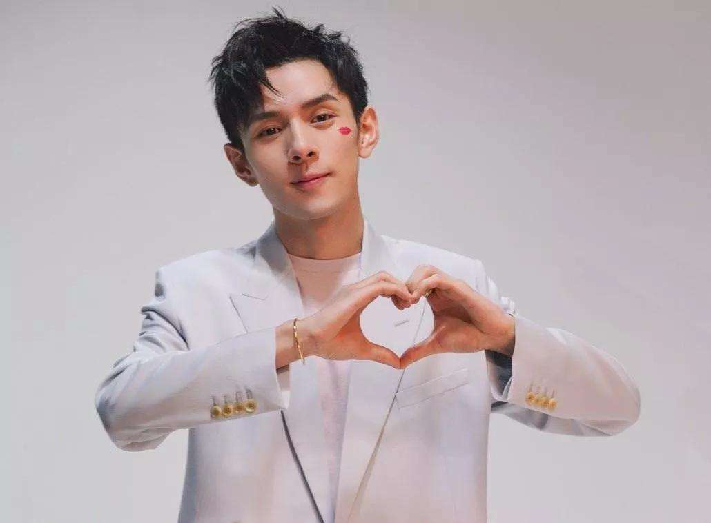 视频|如何看待李佳琦“出巡”，保镖推路人让道？