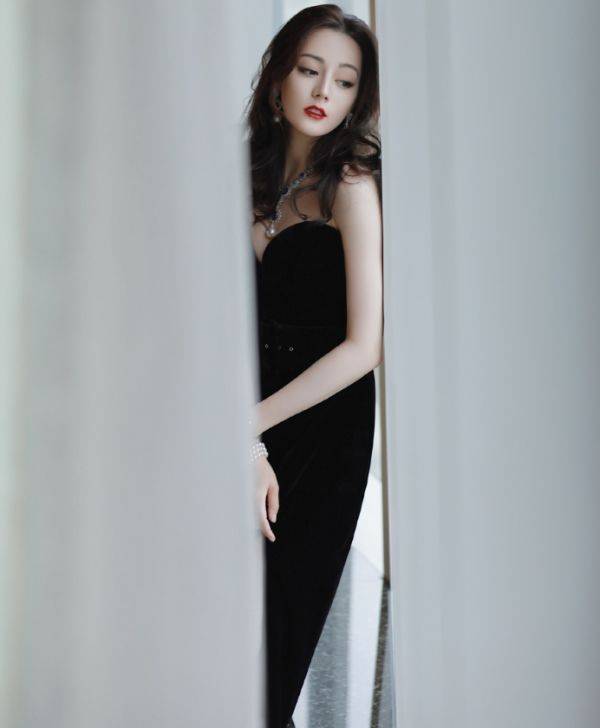 真照|迪丽热巴“真照”公开，看清她生图下的脸，再也不羡慕新疆人了