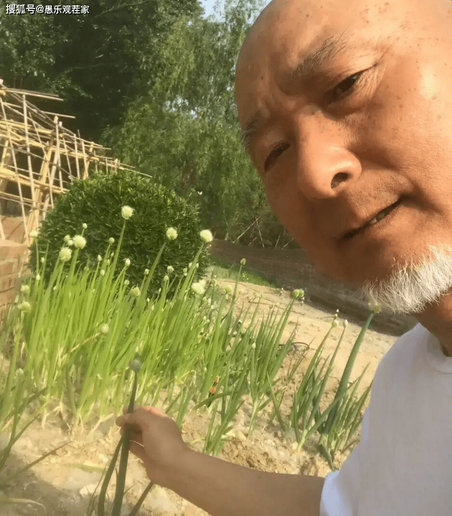 陈大愚|原创66岁陈佩斯发视频吐槽儿子，不干活只知道睡觉，网友：30岁仍啃老