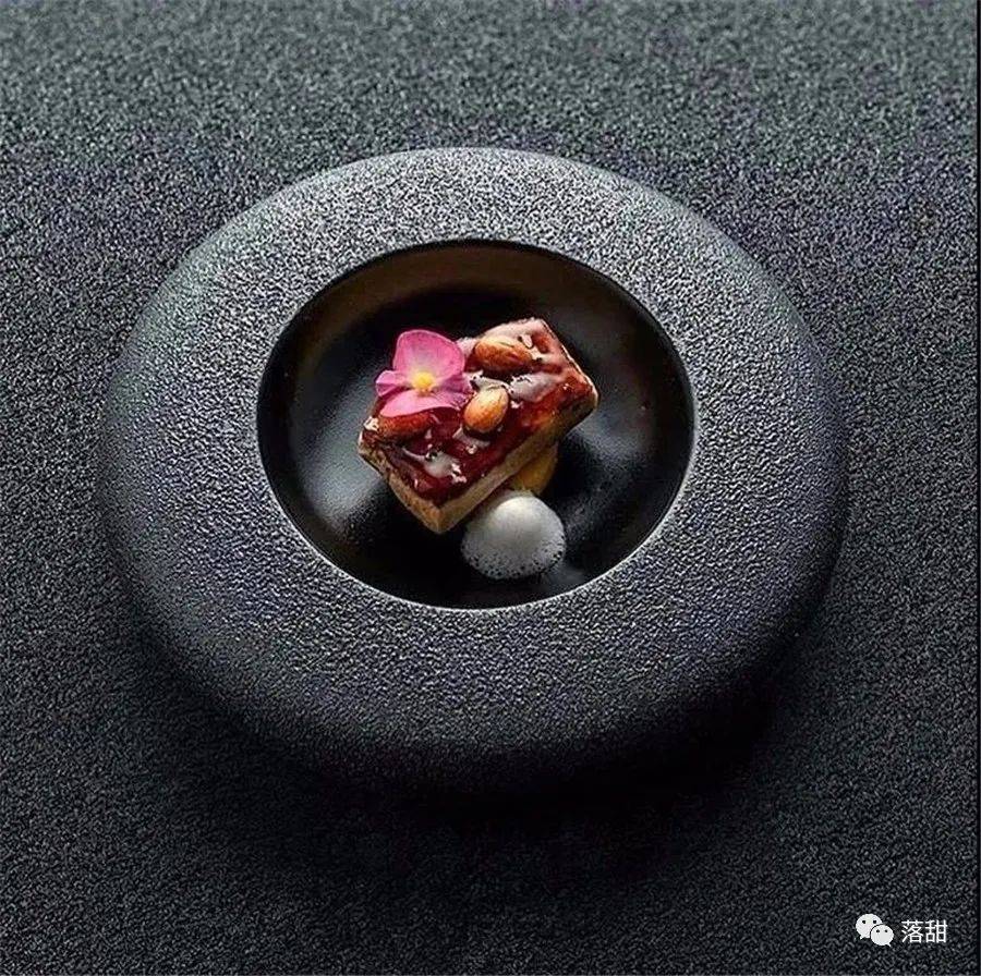 杂谈|杂谈 | 你会不会在乎：盘子和甜品配不配？