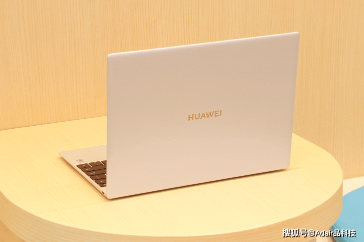 测评盘点|华为MateBook X图赏：精致轻盈，你的贴身互联之窗