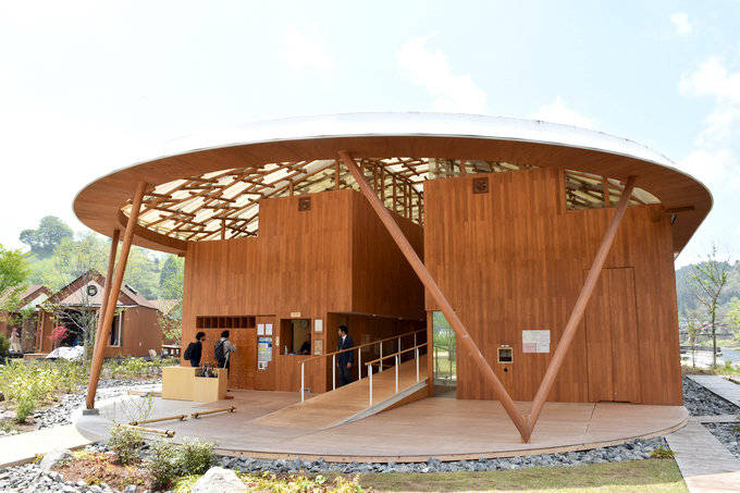 日本九州世界级建筑师坂茂设计复合式的温泉公园