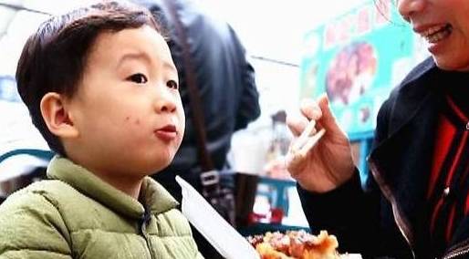 孩子|以后长不到1米5，这样东西如果你家也有，快扔7岁女孩提前发育