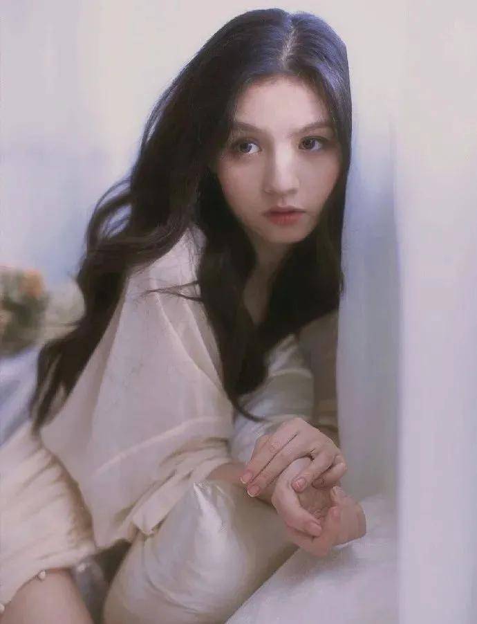 刘海|当毛发都在伪造的鞠婧祎失去刘海，场面瞬间窒息！