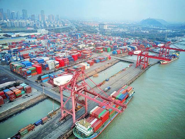 2020年8月24日,公安县发布了荆州港公安港区斗湖堤作业区多用途码头