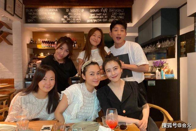 重聚|原创高圆圆大左重聚晒照，《咱们结婚吧》播出八年，仨主创近况引唏嘘