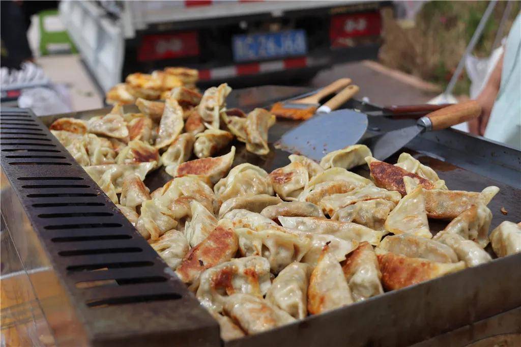 重宾美食街:桐梓锅贴饺