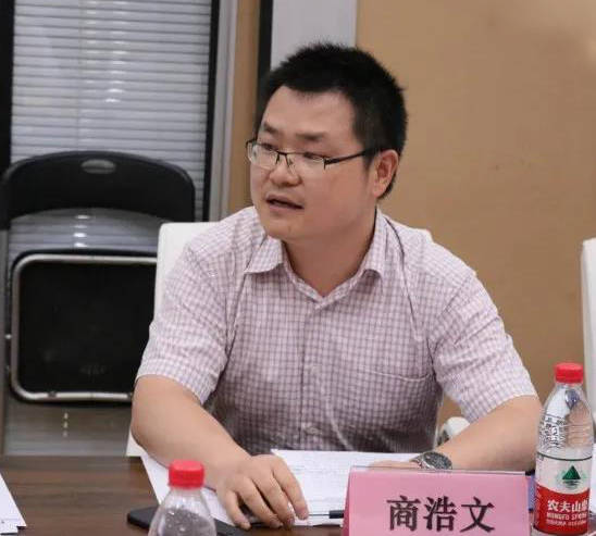 随后,专委会主任商浩文做专委会工作报告,其指出