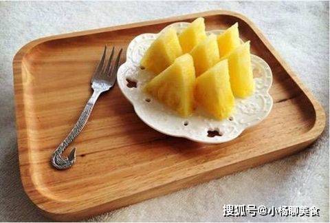 菠萝为什么要用盐水腌一下 c5cc34ef00114fcbbcb5555867bddb96.jpeg