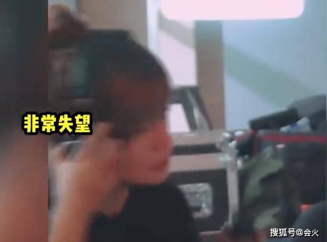 片场|原创赵薇在片场大发雷霆？因演员出错当场摔耳机喊停，被指要求太苛刻