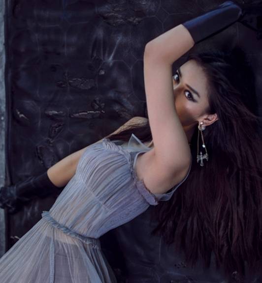 直视|baby化“烟熏妆”拍大片,原以为不忍直视,结果却沦陷了