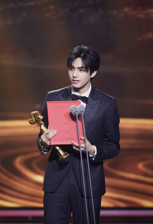 恋情|原创资源好又受捧，如果不是恋情绯闻太多，他应该早就大火了吧？