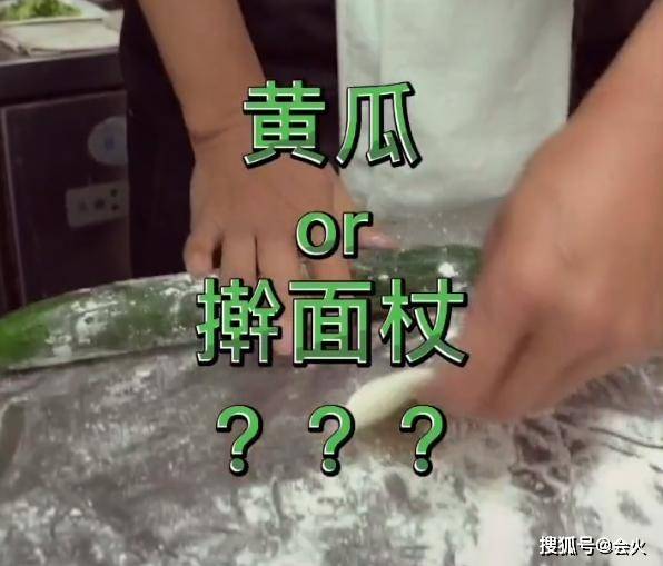 商演|原创冯巩离开春晚下乡捞金，现身商演头发花白显老态，连开三天很勤奋