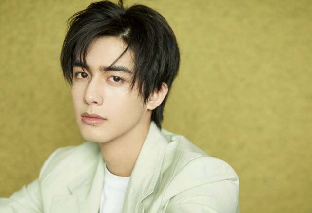 恋情|原创资源好又受捧，如果不是恋情绯闻太多，他应该早就大火了吧？