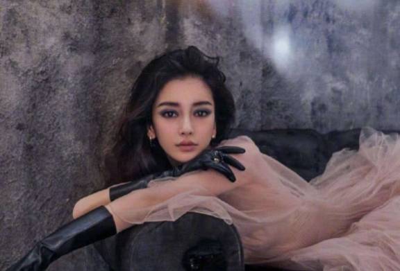 直视|baby化“烟熏妆”拍大片,原以为不忍直视,结果却沦陷了