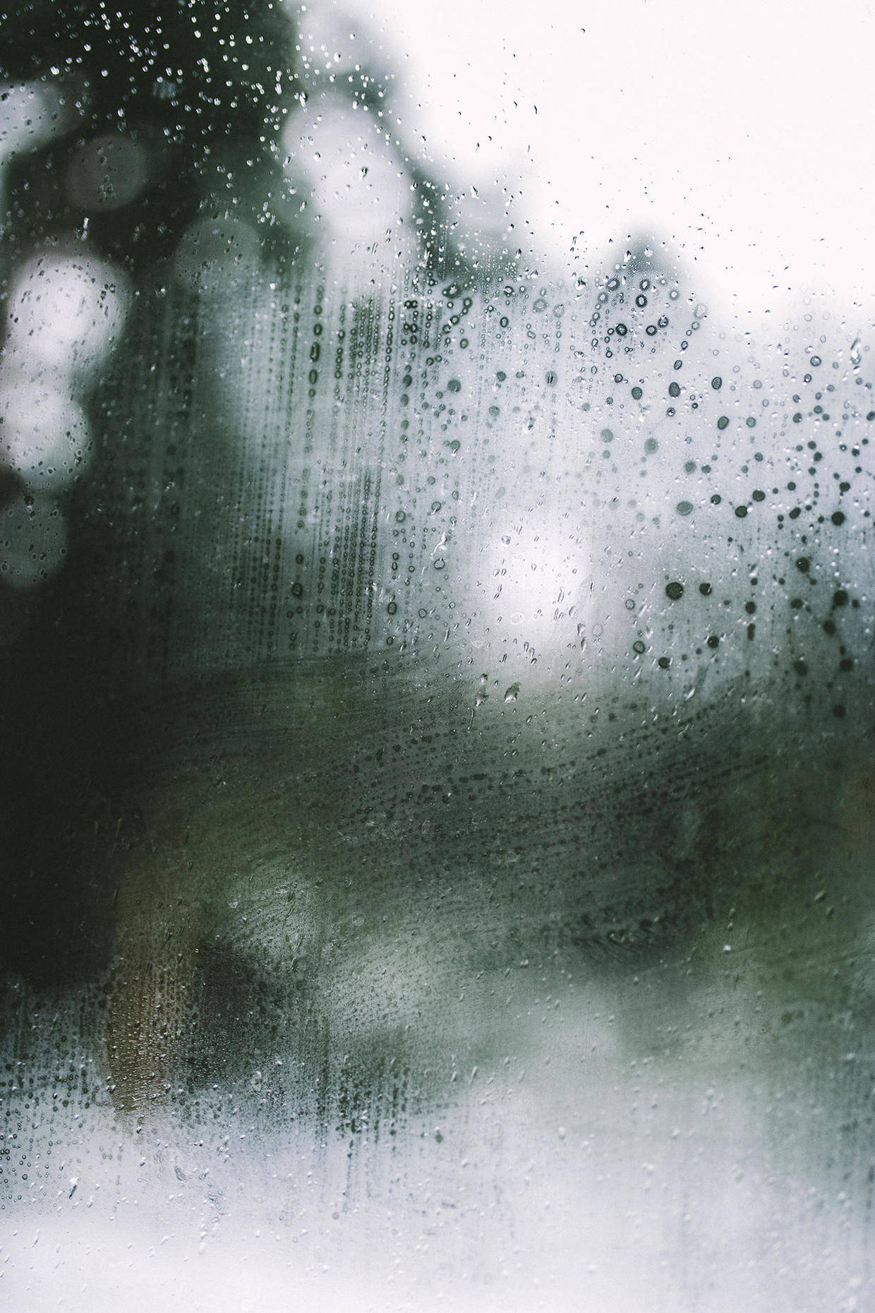 我个人是不太喜欢下雨天的,总感觉心情会莫名低落或者思绪太多,好像