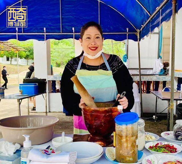 苏提达|传统泰服考验人！苏提达诗妮娜很喜欢，可200斤小公主太难了