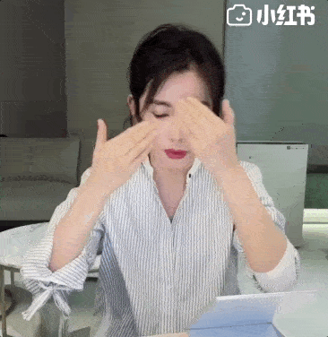 赵丽颖|47岁李冰冰同框32岁赵丽颖完全不输，她的冻龄秘诀竟然是敷面膜？