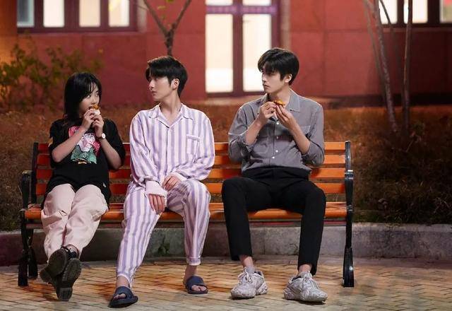 家人|原创车祸、三角恋、闺蜜反目，《以家人之名》从人间温暖变成人间狗血