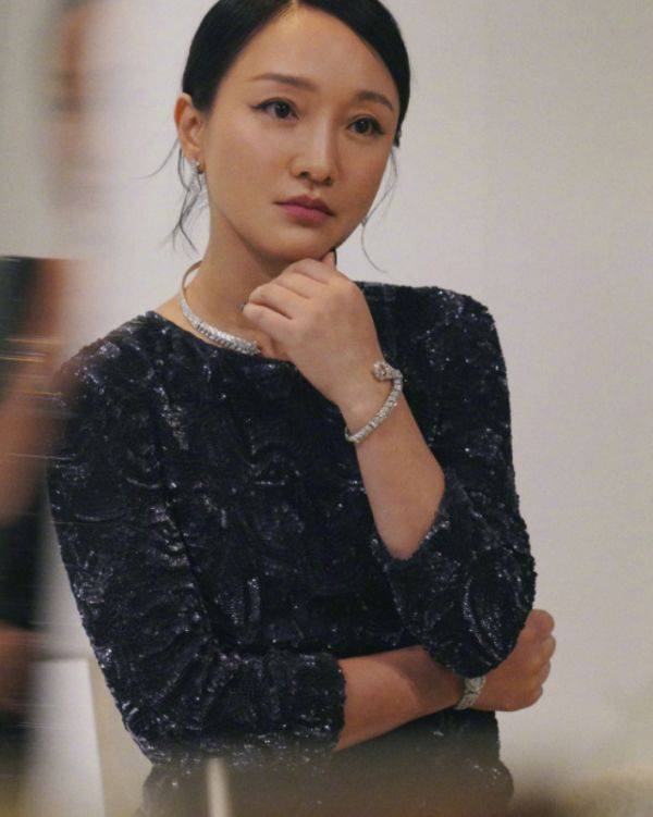 坑洼|有种“真实”叫周迅！满脸坑洼却活得优雅，美得入骨一点都不假