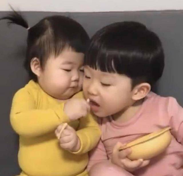 孩子|萝莉身住着大叔魂，还被妈妈穿成紫薯韩国3岁奶娃靠小肚子走红