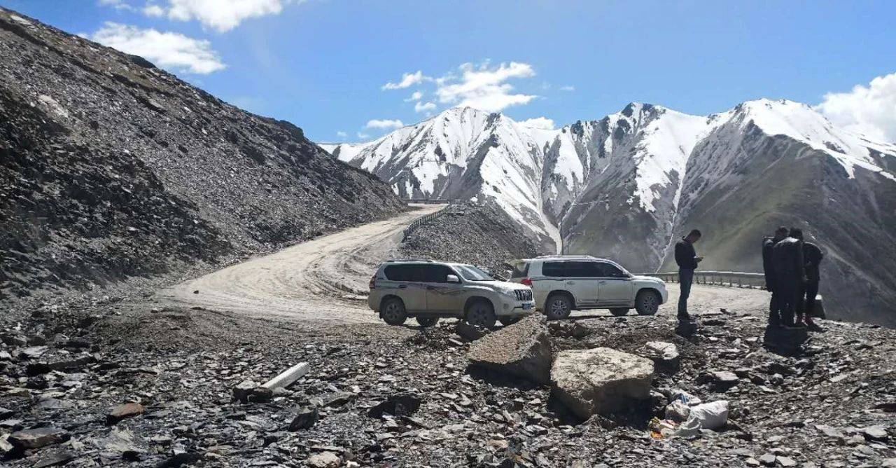 e组:夏拉神山山顶 e组:娜拉神山,进入比如县门户处沿途神山景观