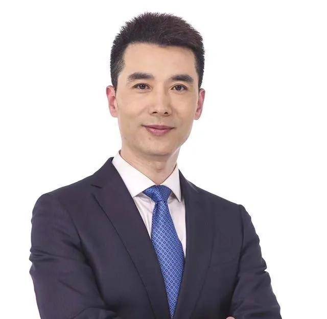 节目|原创能靠颜值圈粉，稳坐“最帅主持人”的郭志坚，为何低调养儿19年