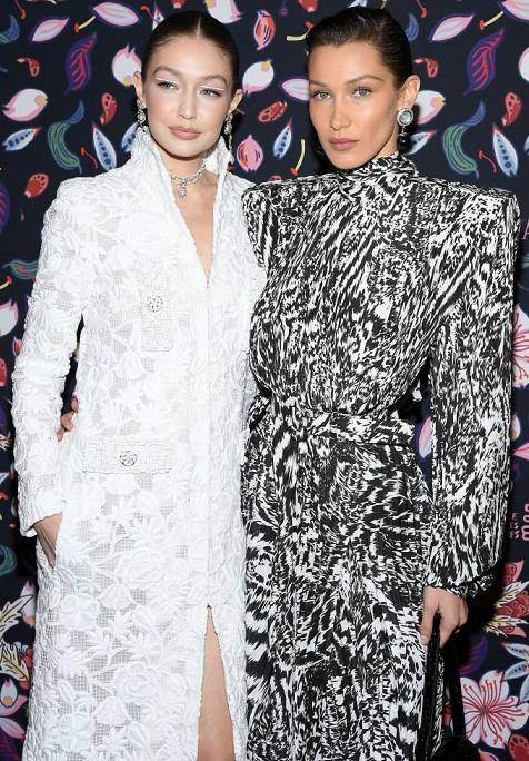 垫肩|超模姐妹垫肩造型齐翻车,拉宽身材还显老,网友:超模审美太难懂